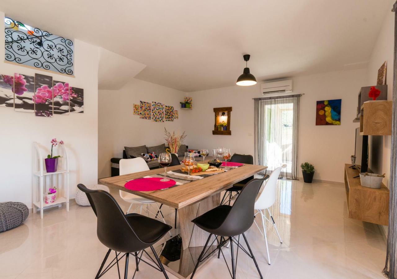 Stella Juricani Villa
